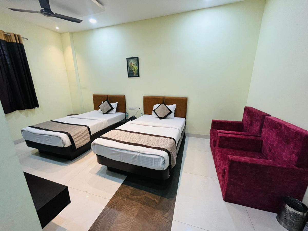 Jmc Hotel Lavish Akolia 외부 사진