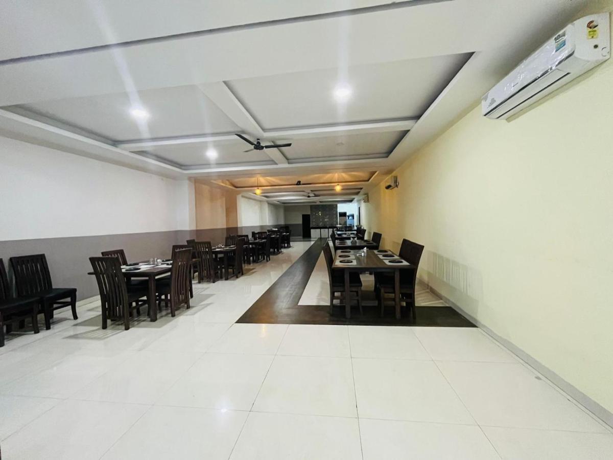 Jmc Hotel Lavish Akolia 외부 사진