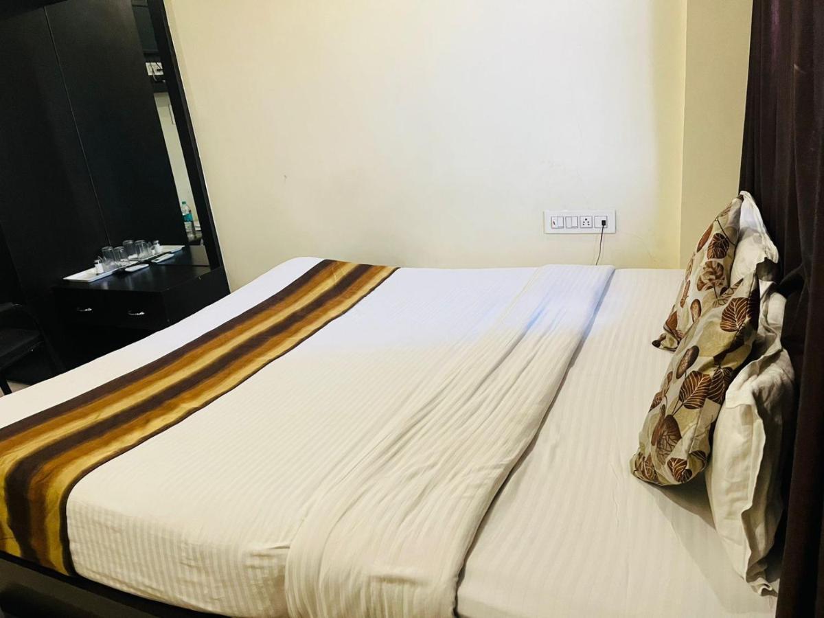 Jmc Hotel Lavish Akolia 외부 사진