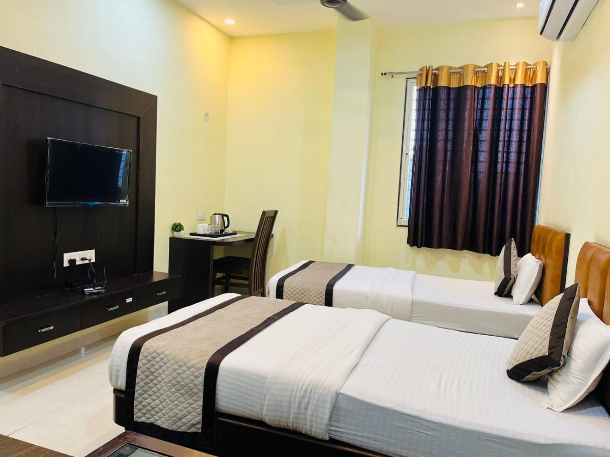 Jmc Hotel Lavish Akolia 외부 사진