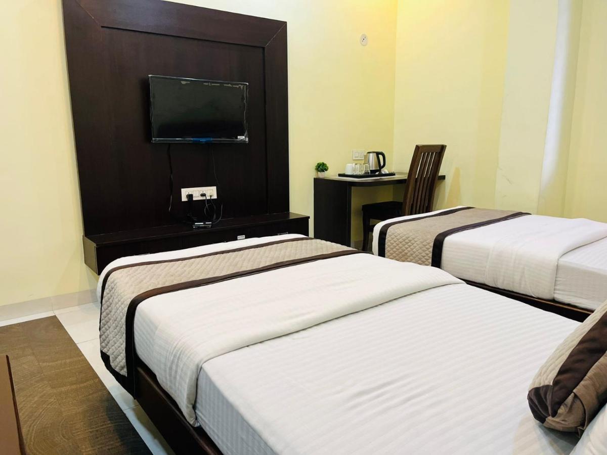 Jmc Hotel Lavish Akolia 외부 사진